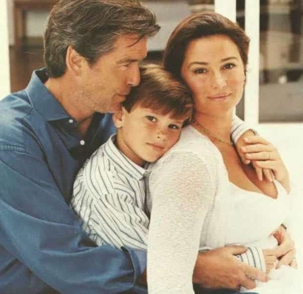 Pierce et Keely main dans la main