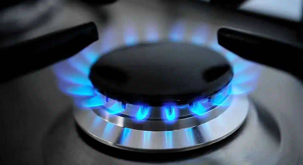 Cuisinière à gaz avec flamme bleue