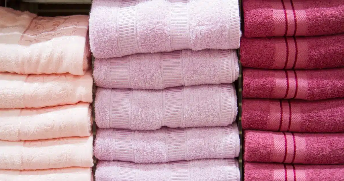 Serviettes bien pliées à la maison