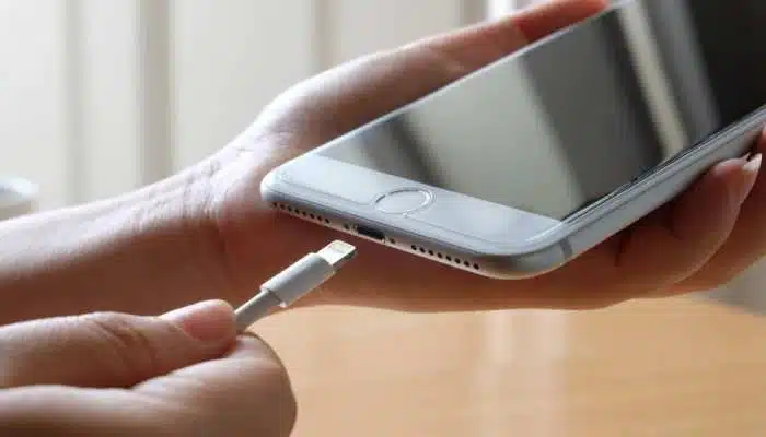 Téléphone en charge
