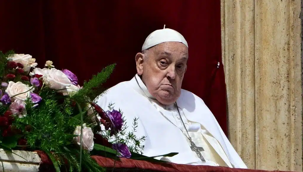 Le pape François souriant