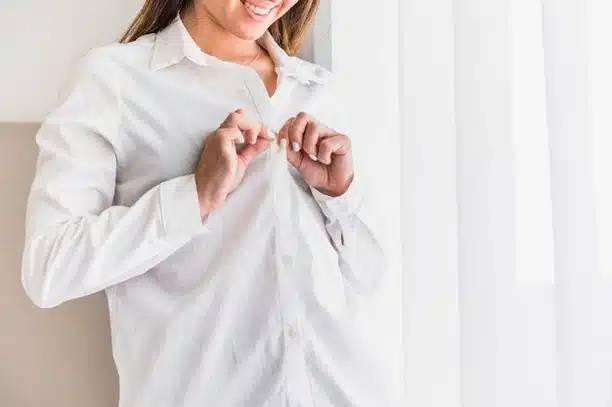 Robe ancienne boutonnée à gauche