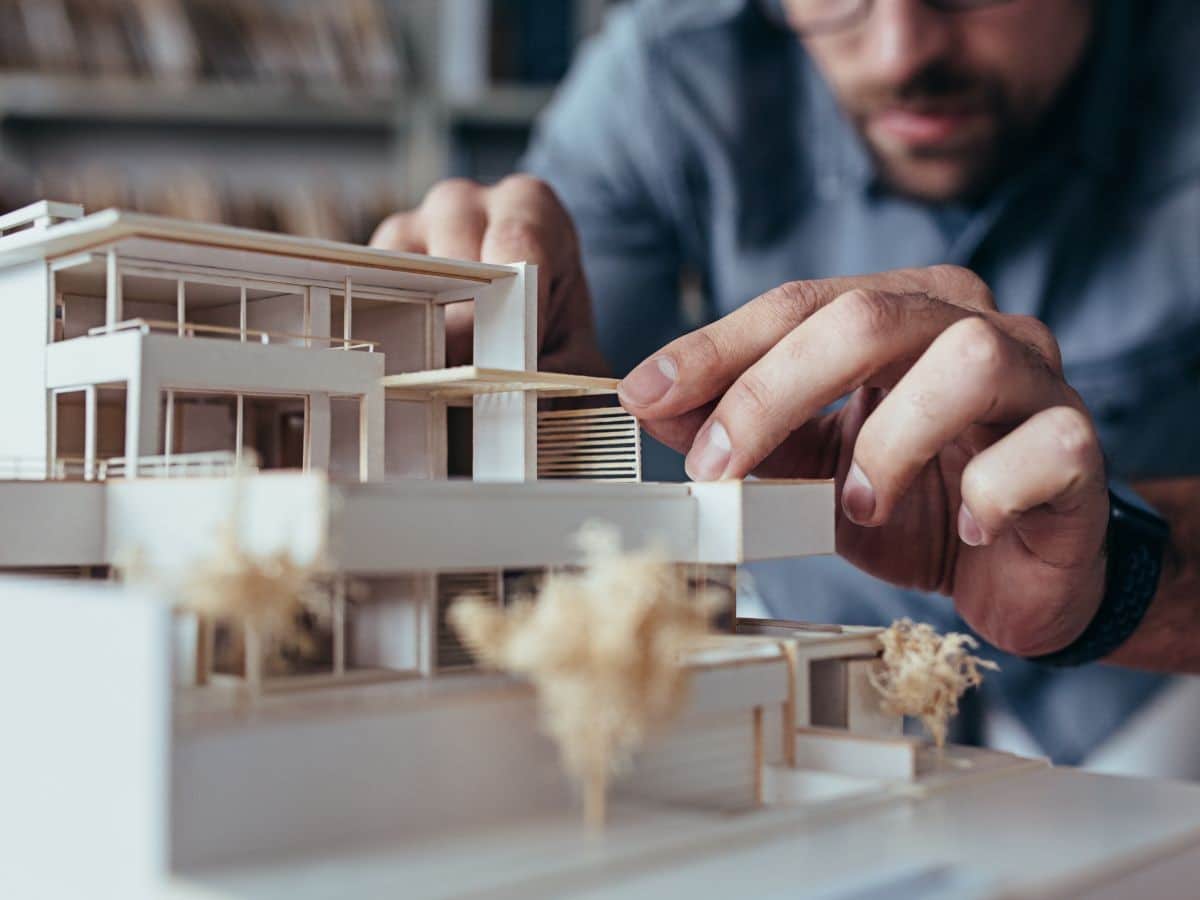 Illustration d'un d&eacute;veloppeur en train de concevoir