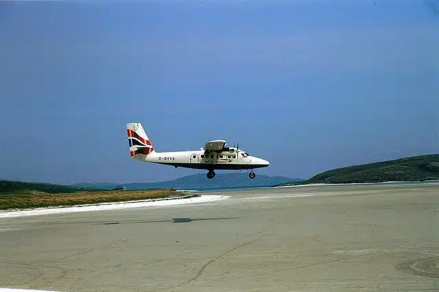 Avion sur la plage de Barra à marée basse