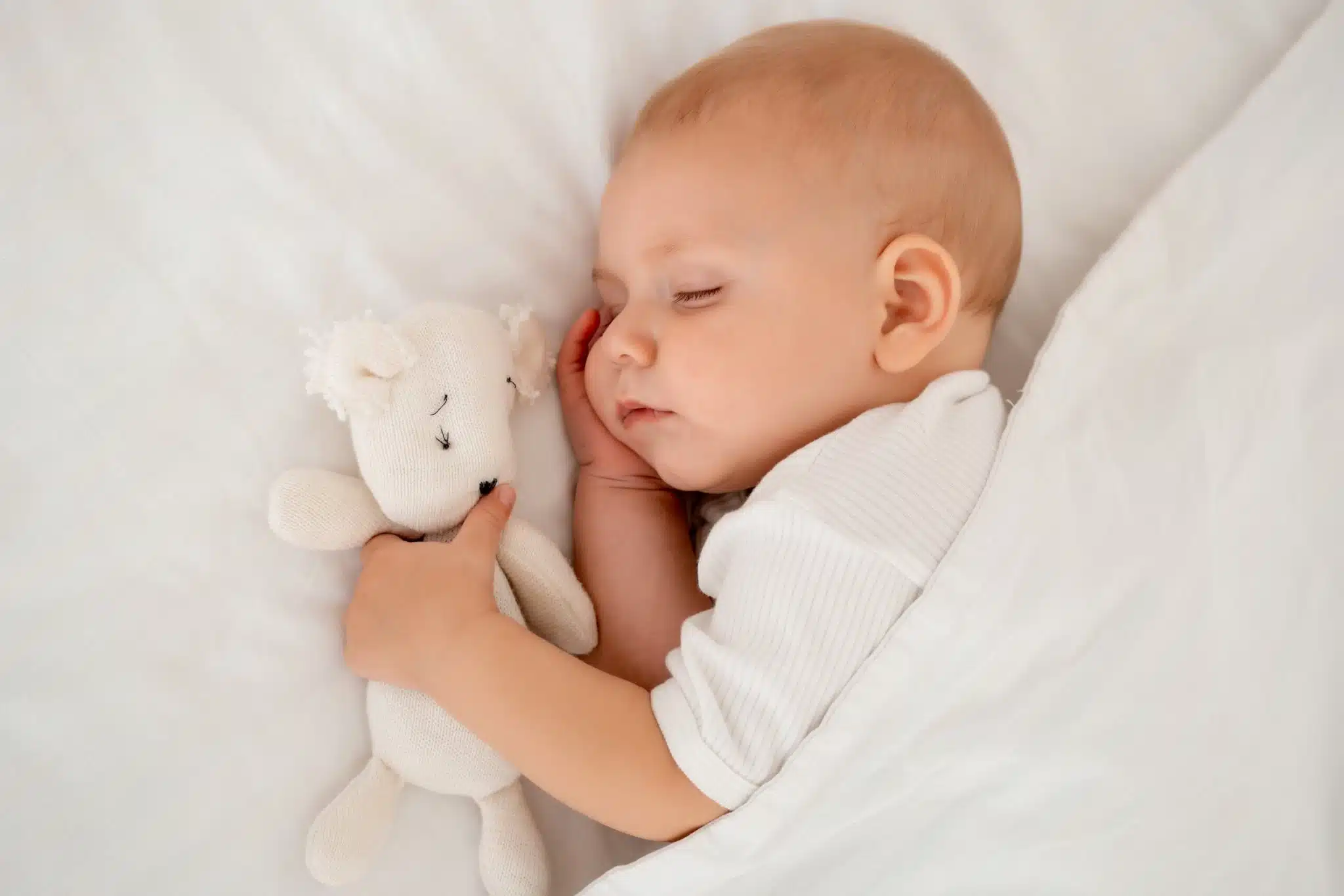 Portrait stylisé d'une femme ou détails d'une robe vintage, évoquant le chic français