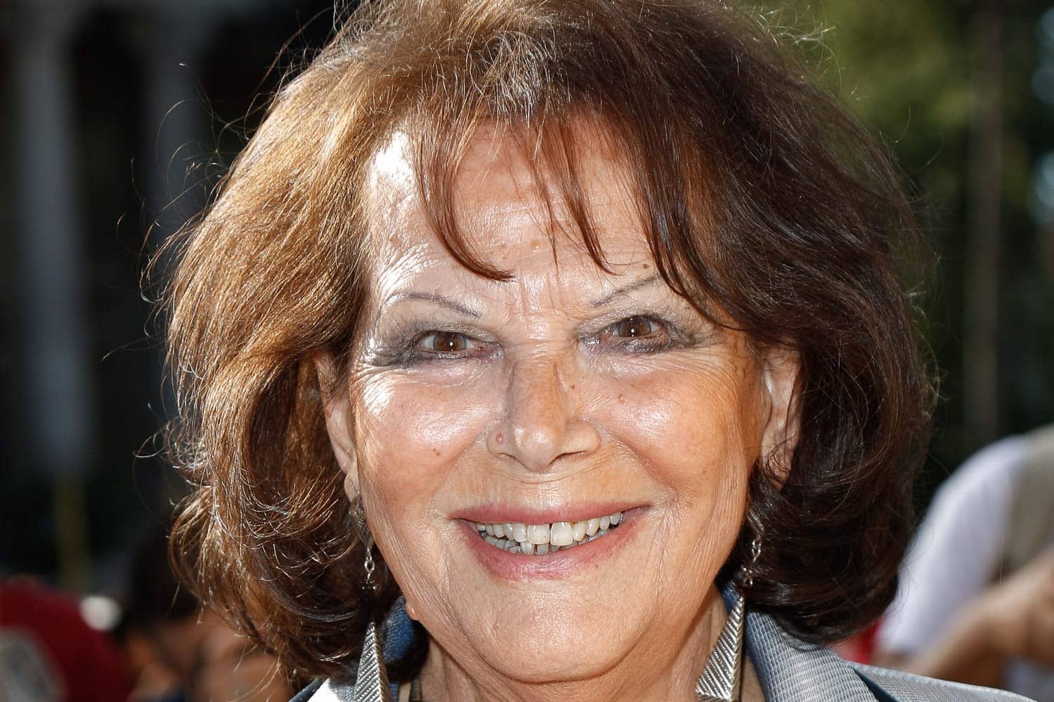 Claudia Cardinale en pleine lumière