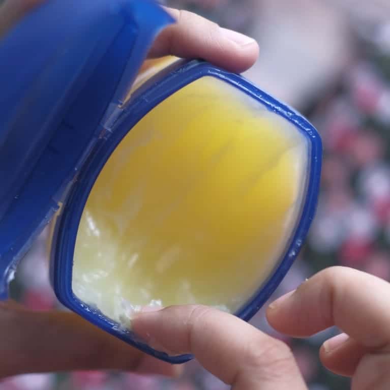 Préparation du soin maison vaseline et fécule