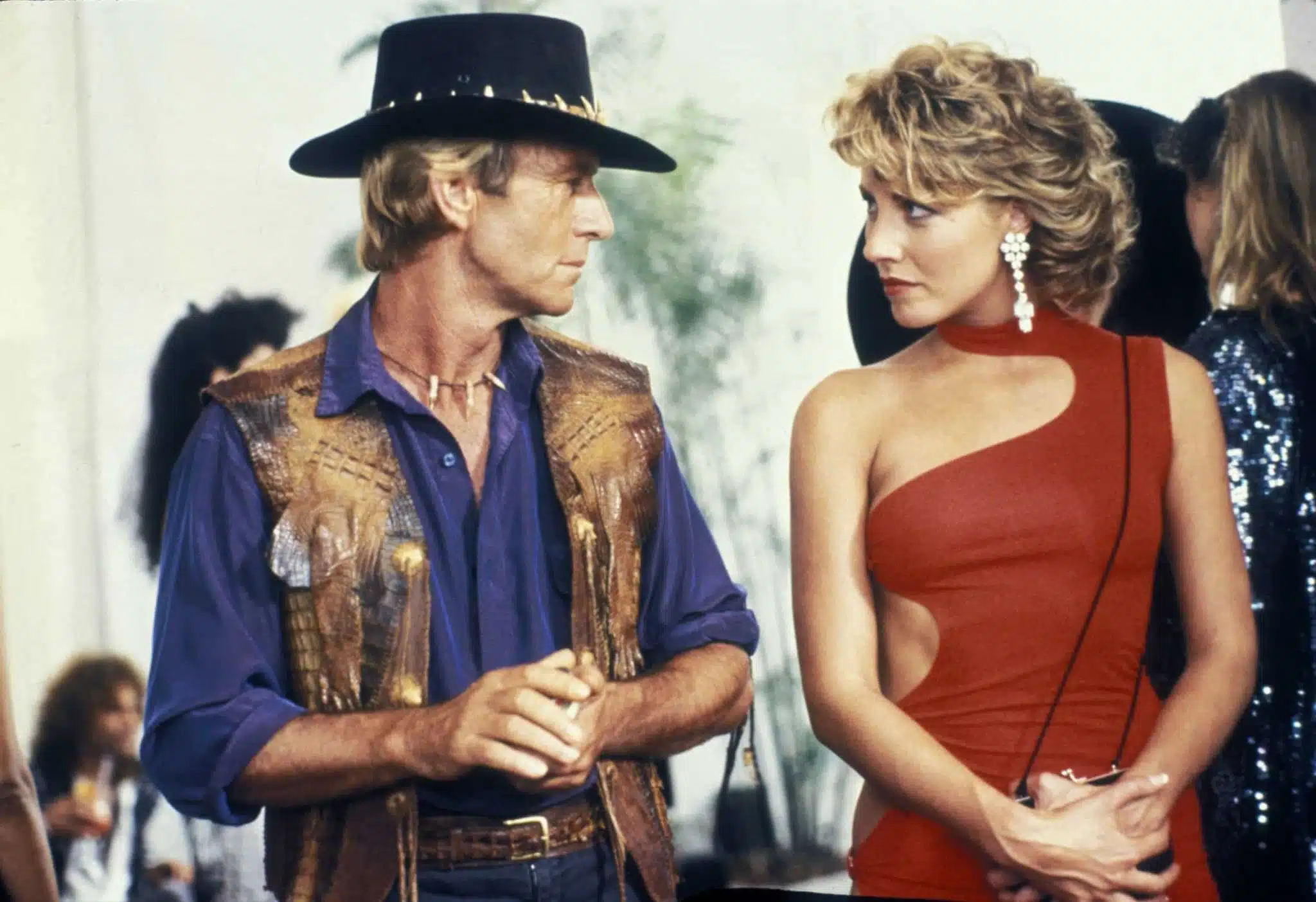 Linda Kozlowski et Paul Hogan dans Crocodile Dundee
