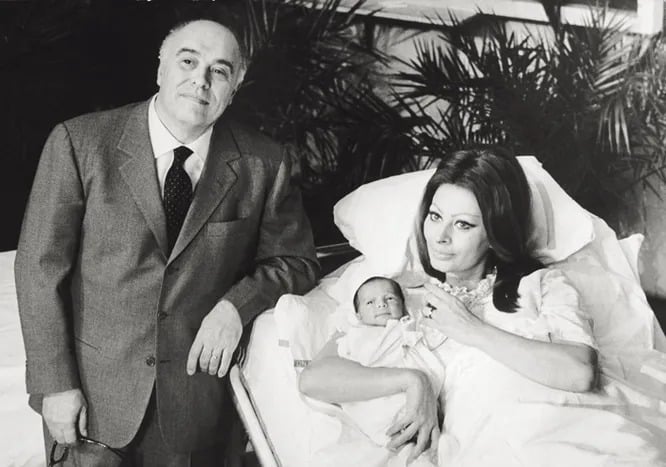 Sophia Loren entour&eacute;e de ses deux jeunes fils