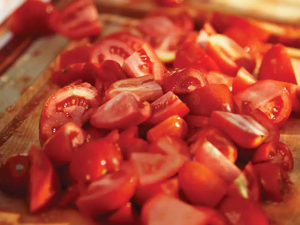 Tomates fraîches en bocaux
