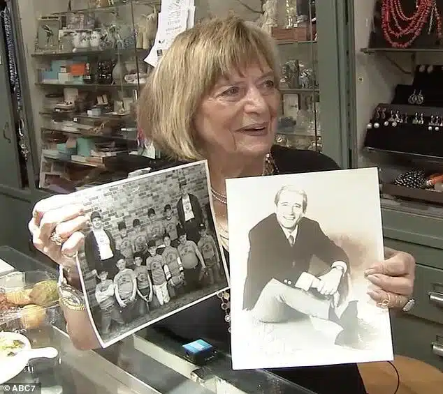 Ann Angeletti dans sa bijouterie, souriante et engagée dans son activité
