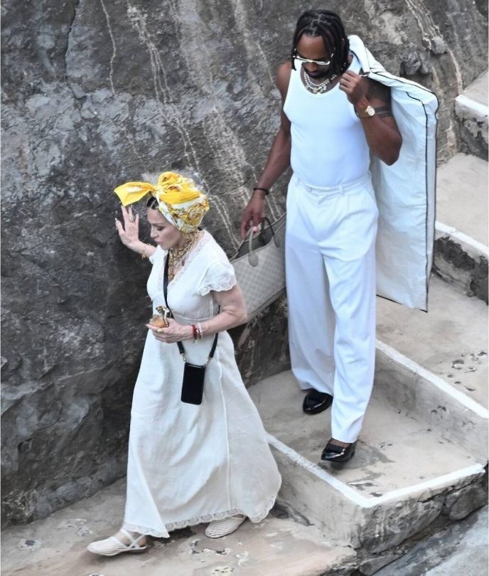 Madonna affichant une attitude confiante et assur&eacute;e