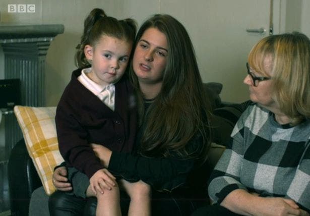 Pitbulls attaquent sauvagement une petite fille de 2 ans sans défenses