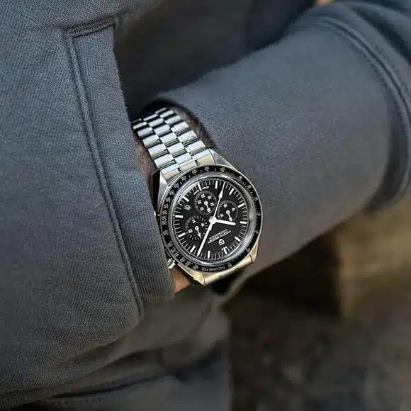 Montre spirituelle avec symboles énergétiques