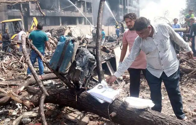 Débris de l'avion après le crash