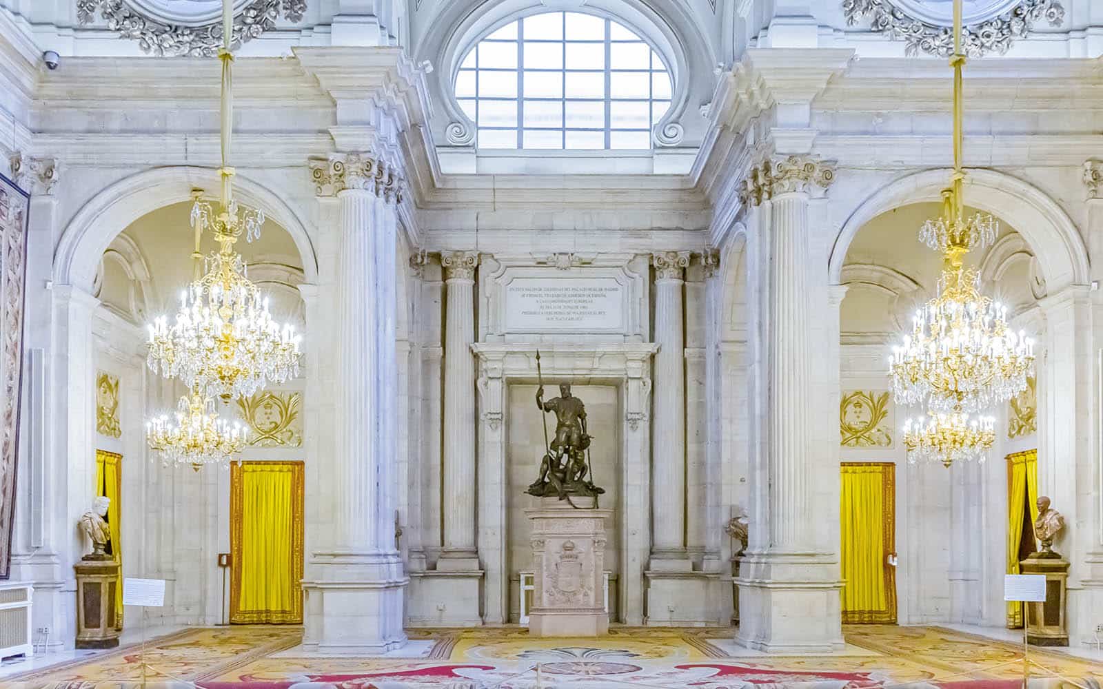 Intérieur somptueux d'un palais royal