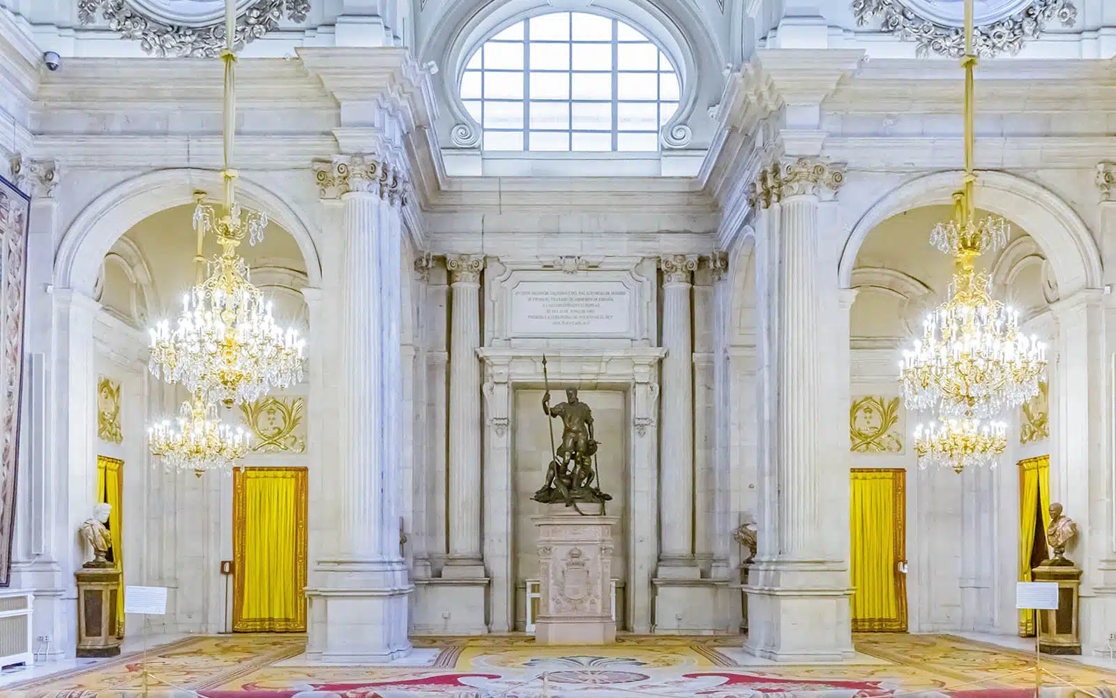 Intérieur somptueux d'un palais royal