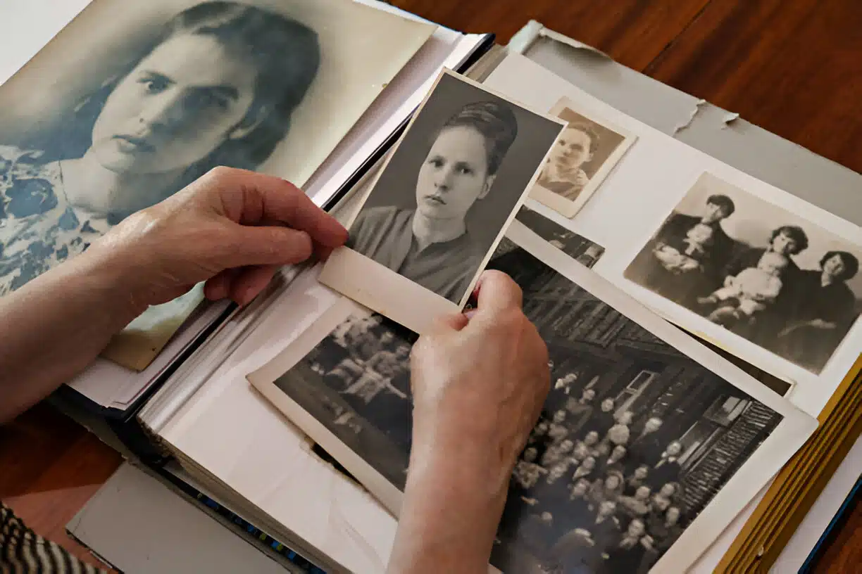 Album photo familial ancien