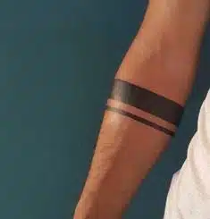 Exemples de tatouages à bandes noires
