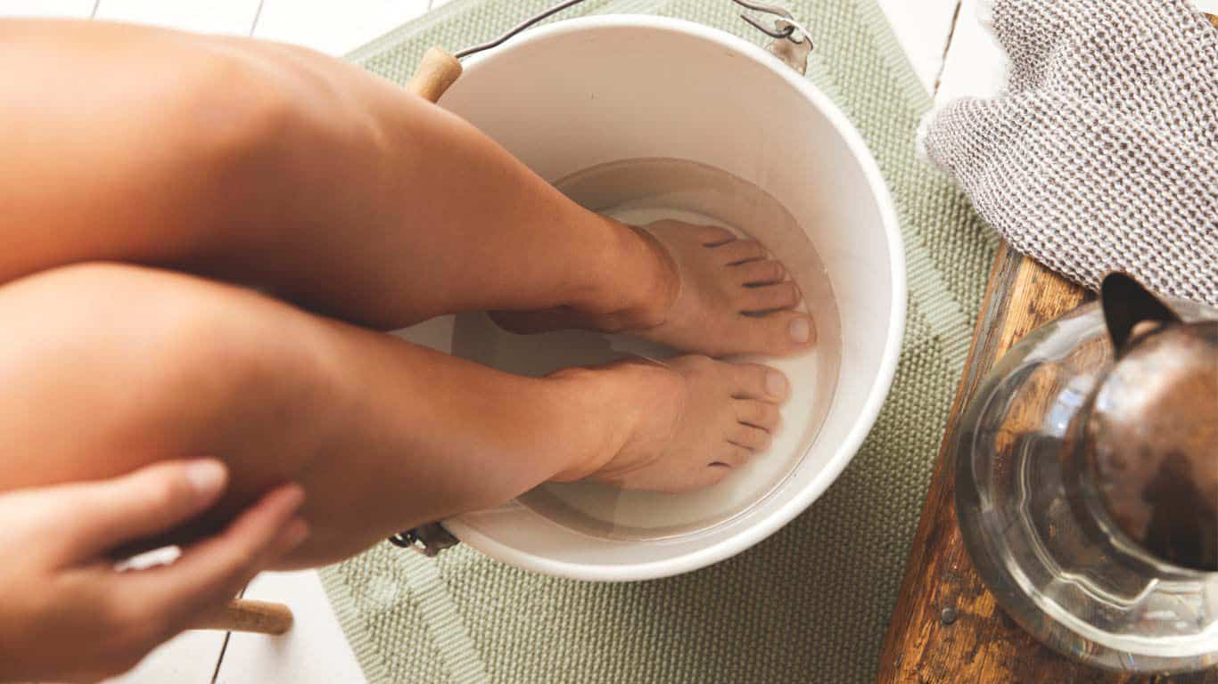 Préparation d'un bain de pieds