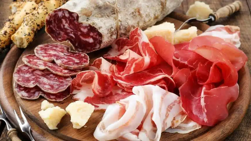 Assiette équilibrée avec différents groupes d'aliments