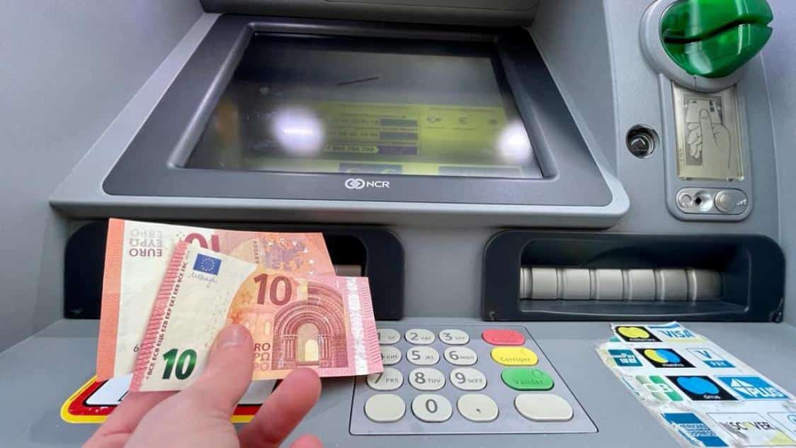 Retrait sans carte bancaire via smartphone