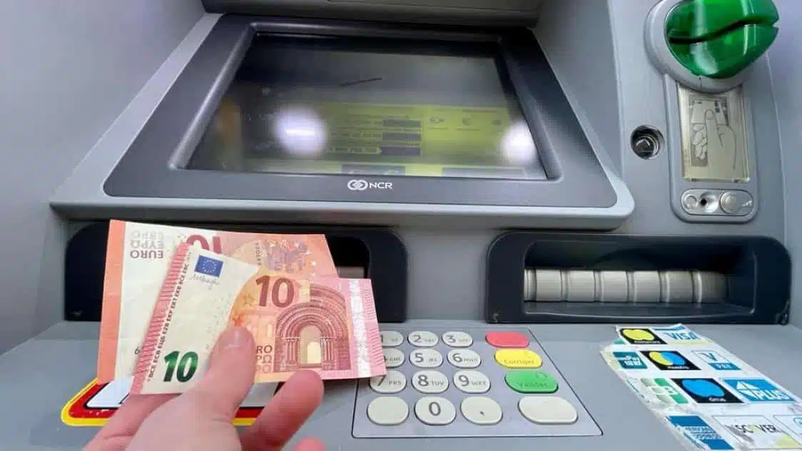 Retrait sans carte bancaire via smartphone