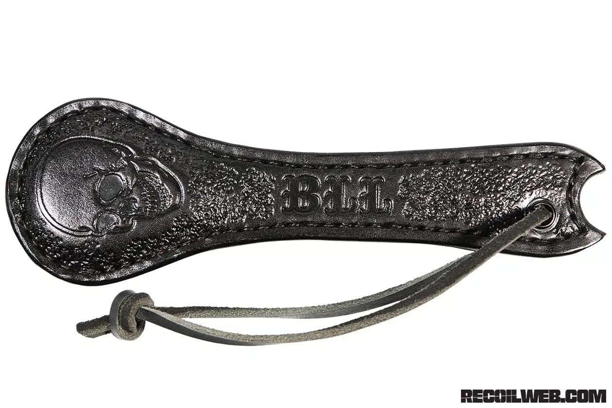 Arme de défense en cuir