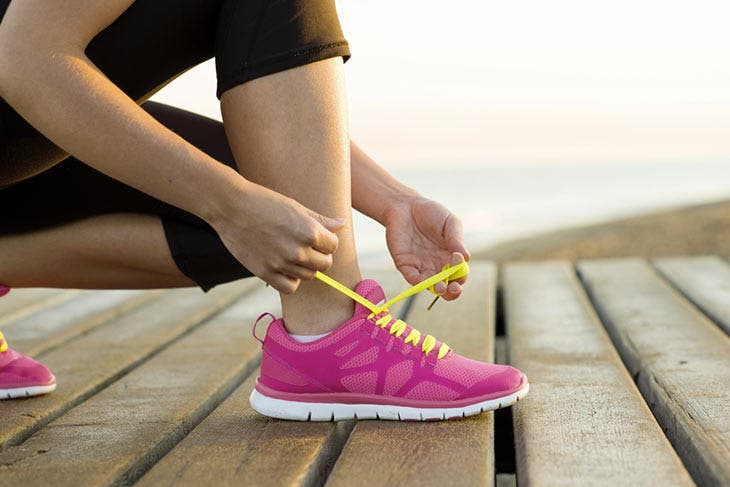 Boucle derrière chaussures de sport – source : spm