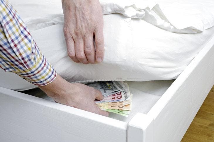 Cacher de l’argent chez soi