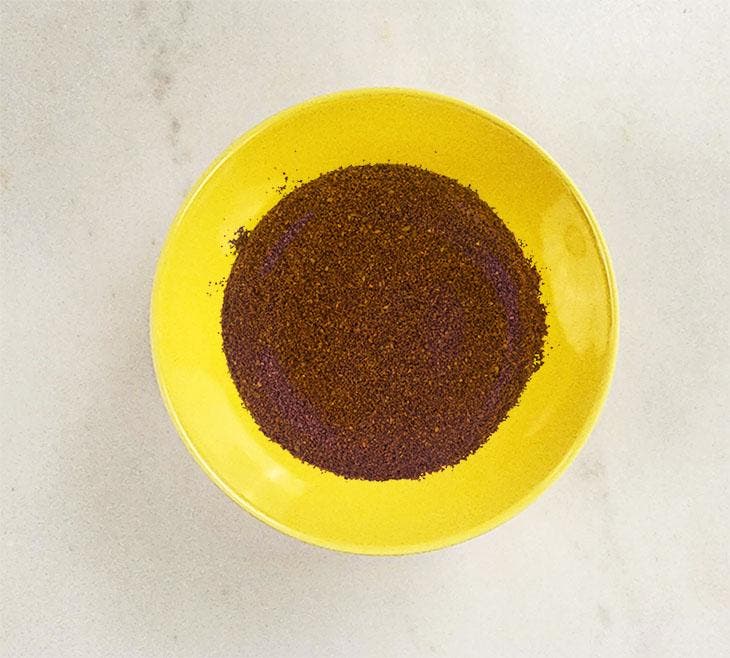 Café moulu dans un bol