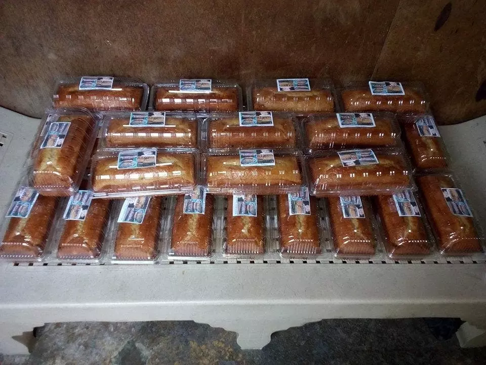 Ce jeune papa désespéré vend des gâteaux