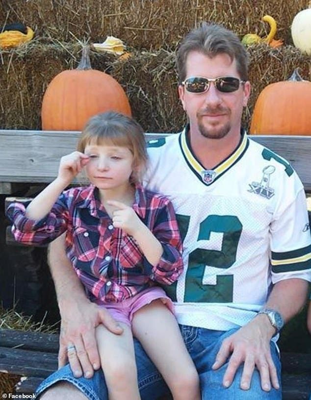 Ces parents &eacute;taient furieux lorsqu&rsquo;ils ont appris que leur fille handicap&eacute;e a &eacute;t&eacute; mordue dans l&rsquo;autobus scolaire