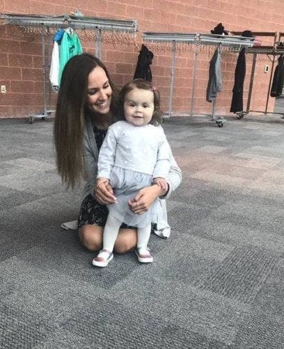 Cette baby-sitter sauve la vie de cette petite fille condamné à mourir et c’est notre héroïne du jour