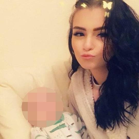 Cette maman de 19 ans retrouv&eacute;e morte sur le canap&eacute; &agrave; c&ocirc;t&eacute; de son b&eacute;b&eacute;