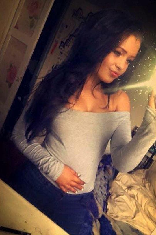 Cette maman de 19 ans retrouv&eacute;e morte sur le canap&eacute; &agrave; c&ocirc;t&eacute; de son b&eacute;b&eacute;