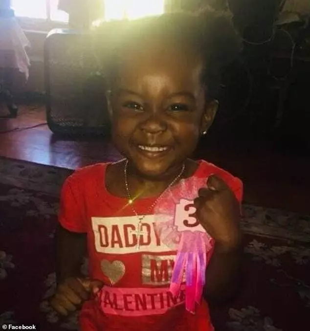 Cette petite fille a été violée et battue pas son beau-père devant sa mère