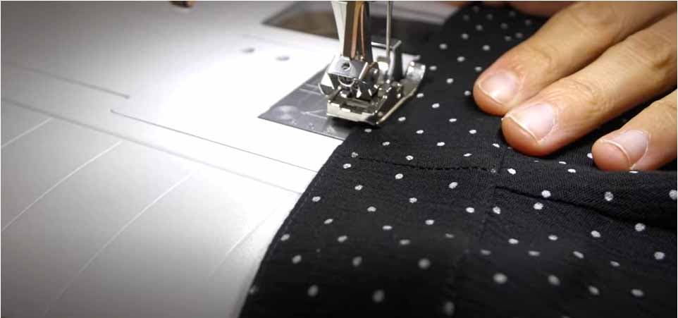 Cousez directement l’ourlet à la machine avec un point zigzag1