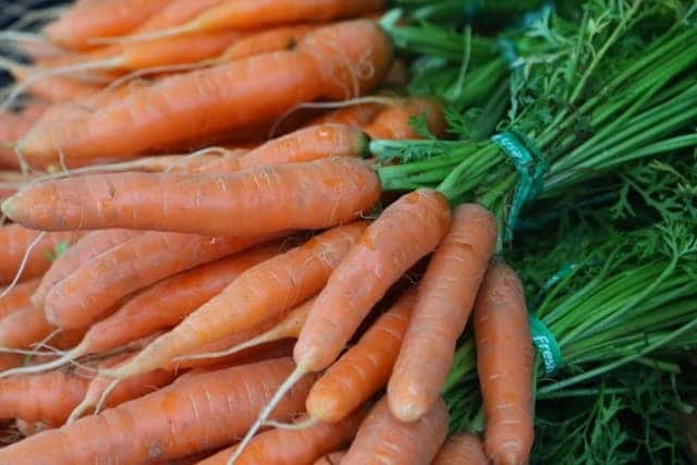 Préparation de pâte dentaire aux fanes de carottes