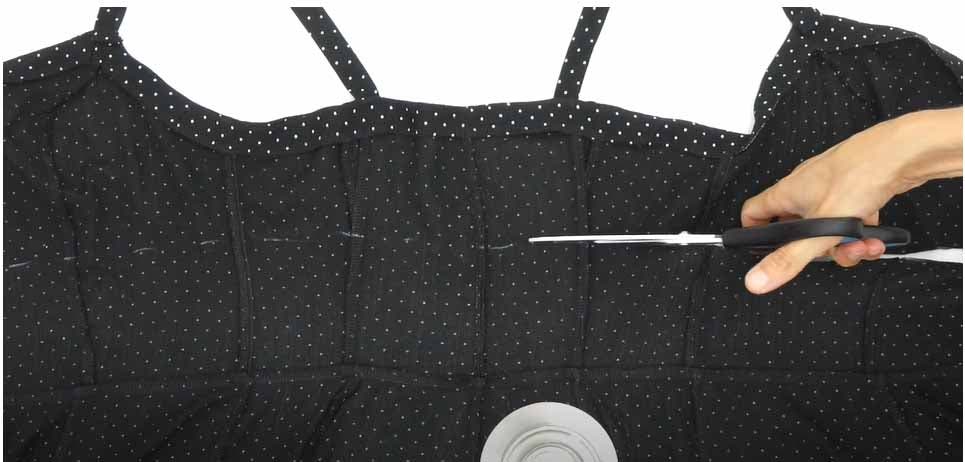 Découpez-le à la hauteur souhaitée selon la longueur de jupe que vous désirez