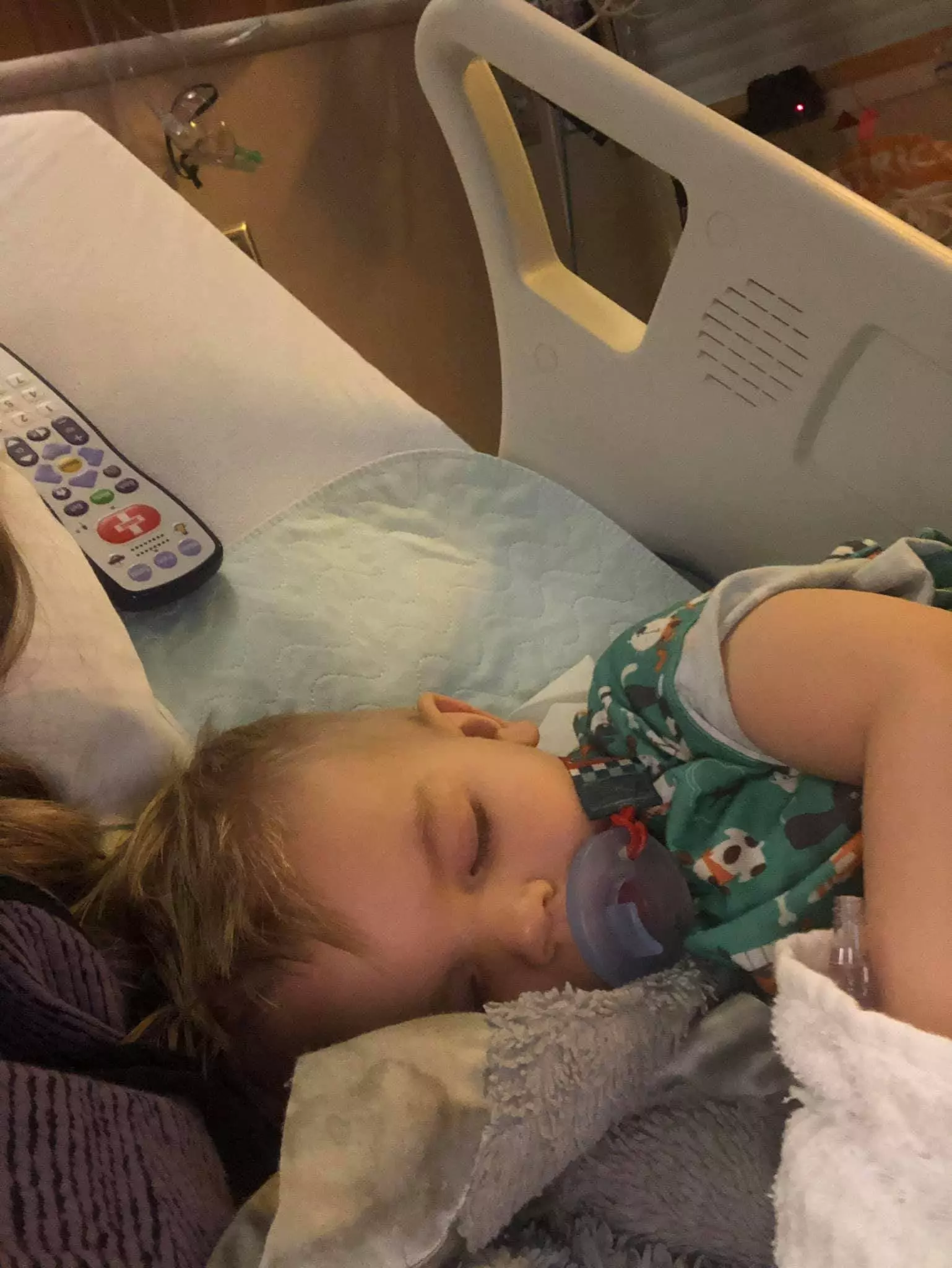 Des parents avertissent sur les dangers du pop-corn après que leur fils de 2 ans se soit retrouvé à l’hôpital