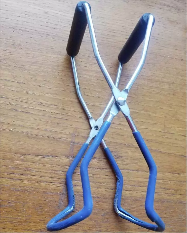 Des pinces aux airs d'ustensiles