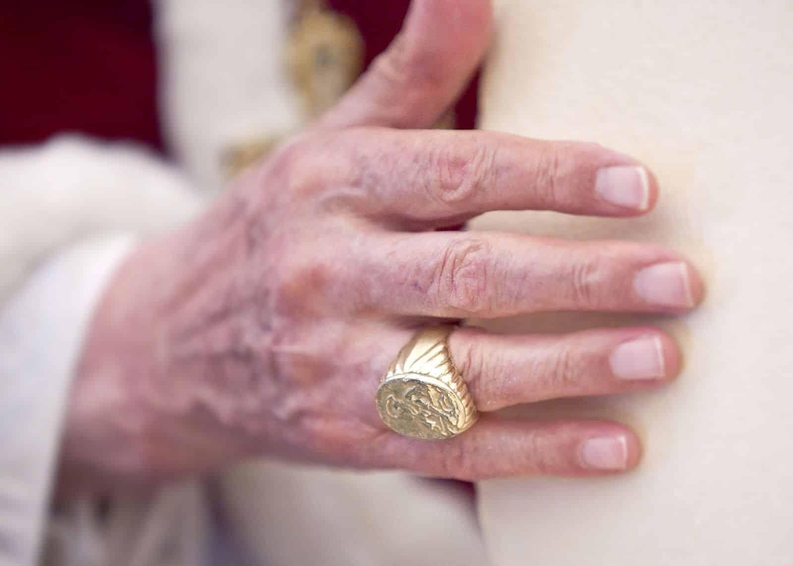 Anneau du Pêcheur du pape Benoît XVI