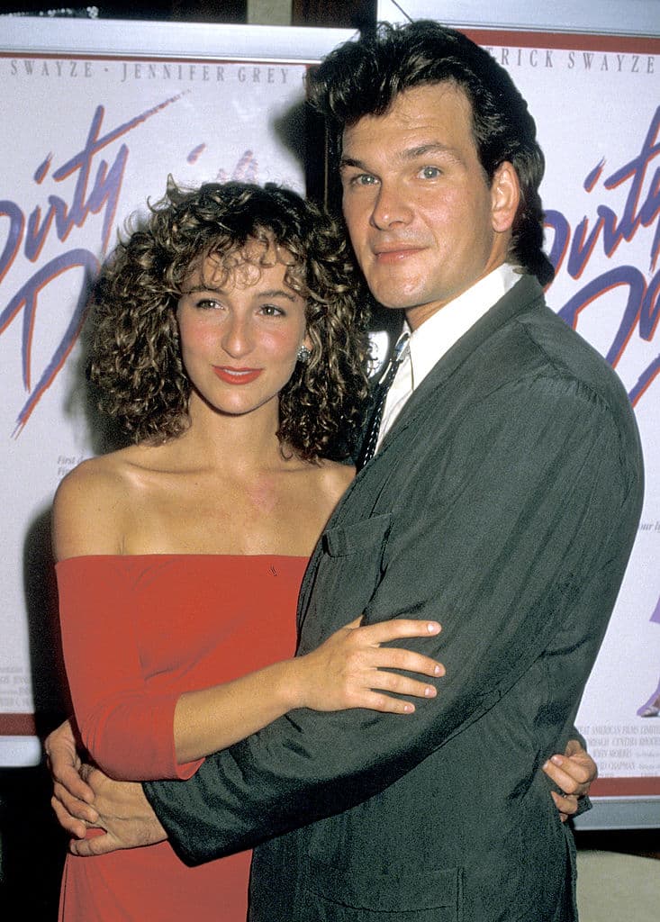 Jennifer Grey souriante dans Dancing with the Stars