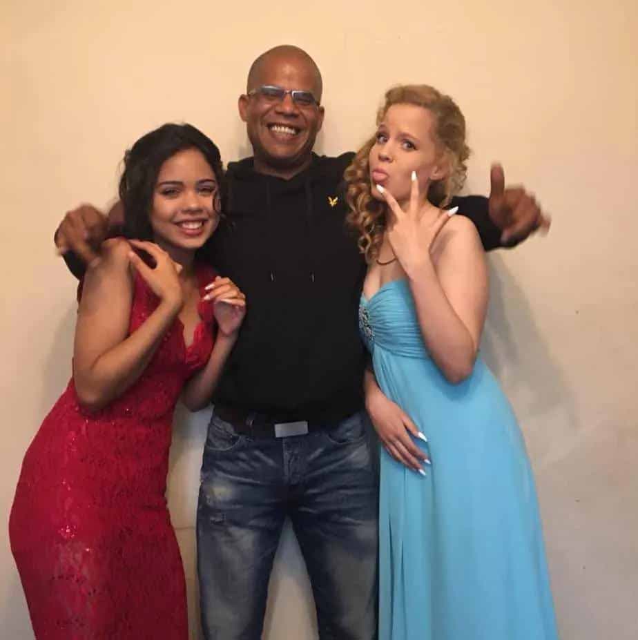 Hayleigh et Lauren et leur p&egrave;re