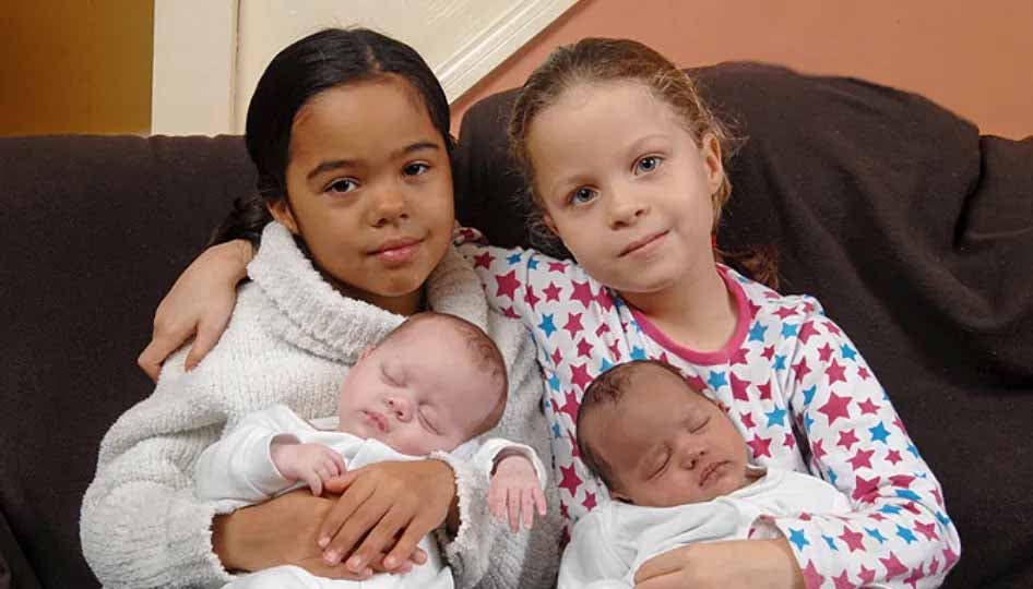 Hayleigh et Lauren et leurs petites s&oelig;urs jumelles Leah et Miya