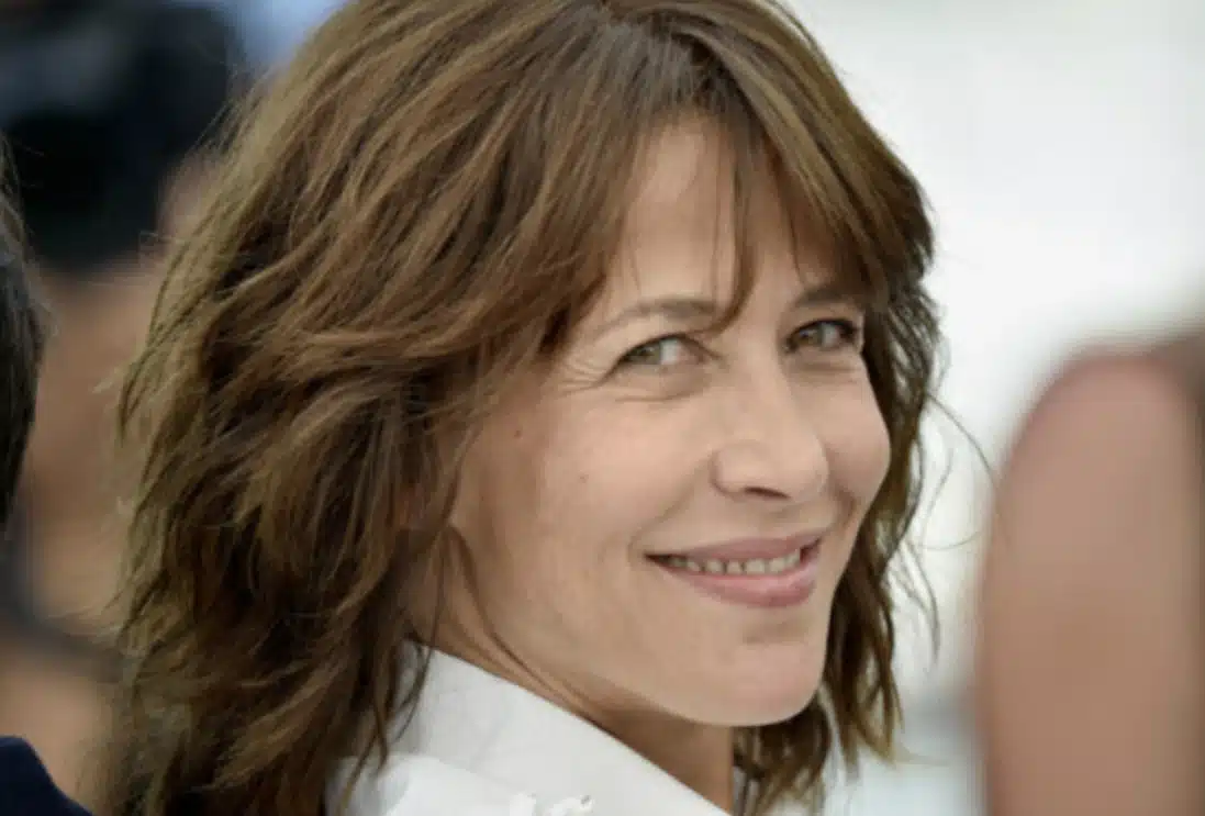 Sophie Marceau, regard franc et déterminé