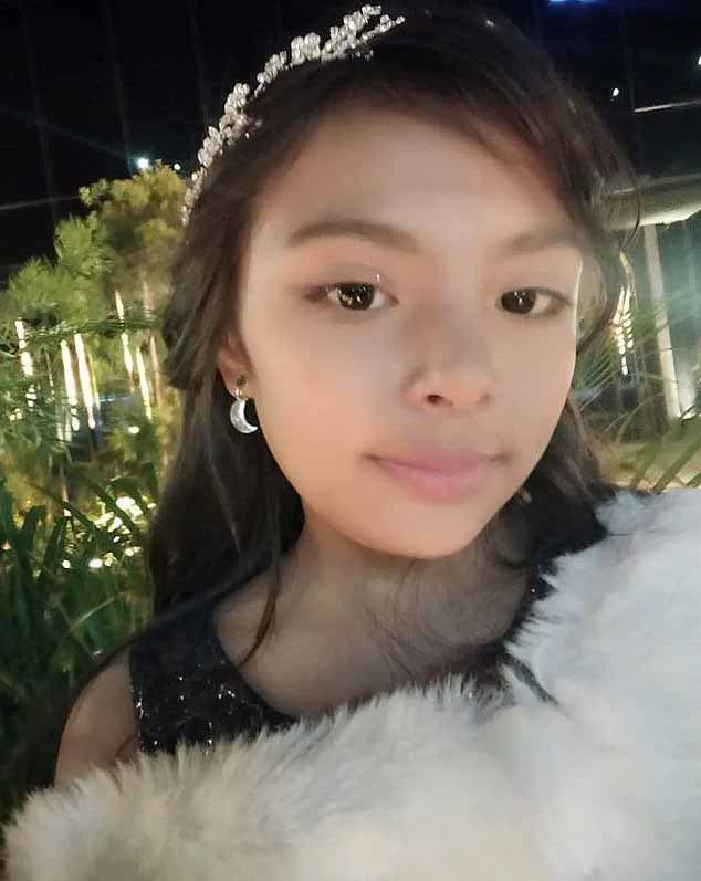 La petite fille Adhara1