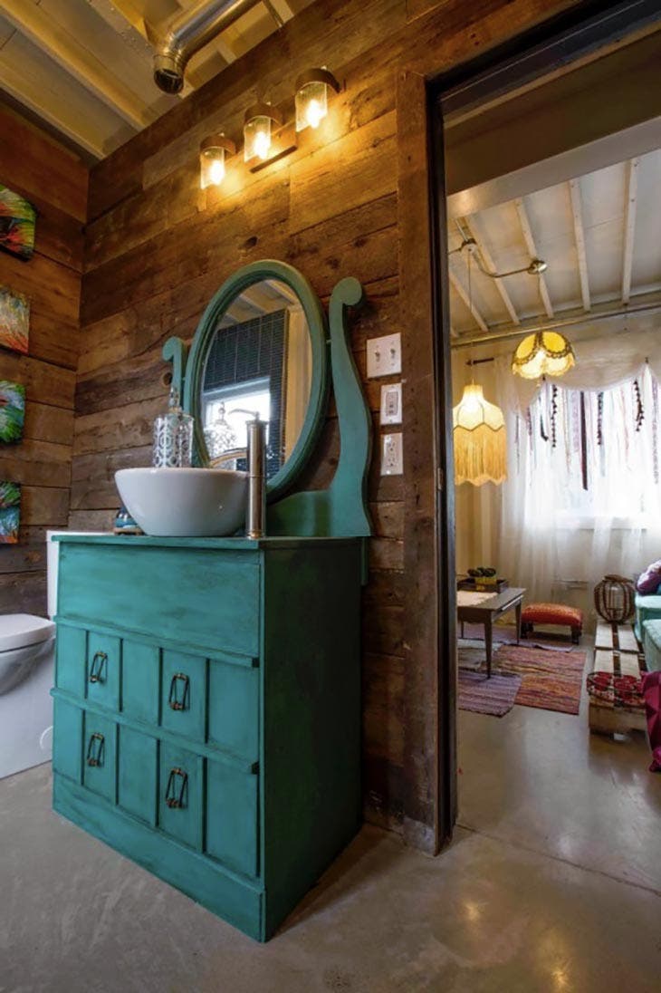 Le lavabo de la salle de bains