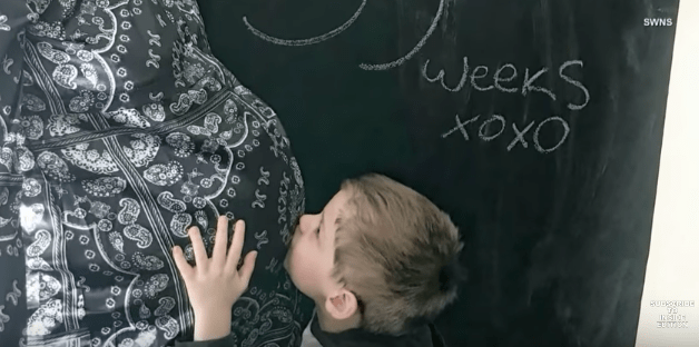 Les jumelles de cette maman sont n&eacute;es pr&eacute;matur&eacute;ment mais le m&eacute;decins affirme qu&rsquo;il est d&eacute;sol&eacute;